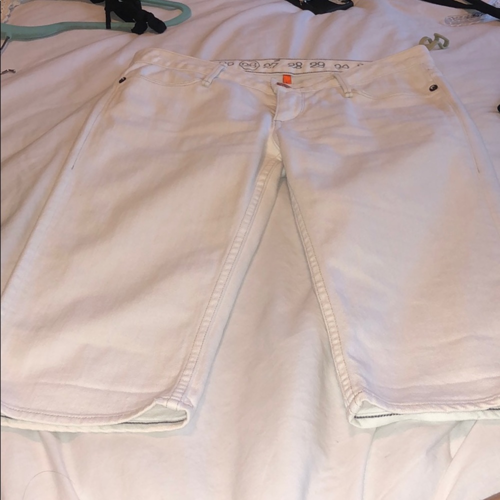 Cropped white pants